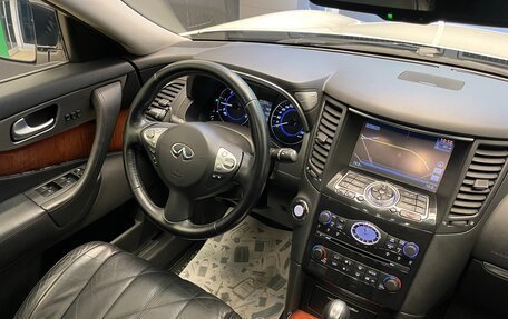 Infiniti QX70, 2014 год, 2 600 000 рублей, 22 фотография