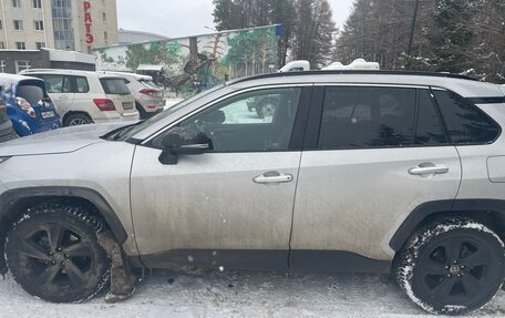 Toyota RAV4, 2021 год, 3 200 000 рублей, 2 фотография