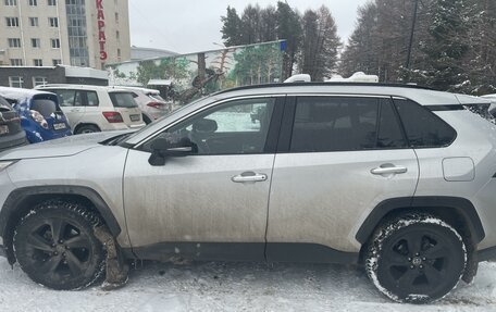 Toyota RAV4, 2021 год, 3 200 000 рублей, 5 фотография