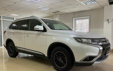 Mitsubishi Outlander III рестайлинг 3, 2016 год, 1 869 999 рублей, 3 фотография