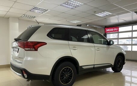 Mitsubishi Outlander III рестайлинг 3, 2016 год, 1 869 999 рублей, 4 фотография