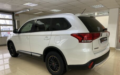 Mitsubishi Outlander III рестайлинг 3, 2016 год, 1 869 999 рублей, 6 фотография