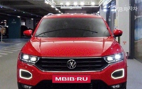 Volkswagen T-Roc I, 2021 год, 2 230 000 рублей, 2 фотография