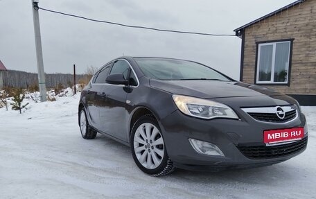 Opel Astra J, 2011 год, 650 000 рублей, 1 фотография