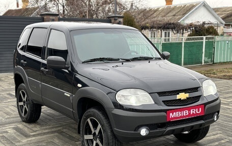 Chevrolet Niva I рестайлинг, 2015 год, 770 000 рублей, 3 фотография