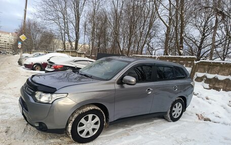 Mitsubishi Outlander III рестайлинг 3, 2012 год, 1 300 000 рублей, 10 фотография