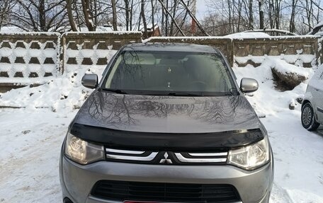 Mitsubishi Outlander III рестайлинг 3, 2012 год, 1 300 000 рублей, 5 фотография