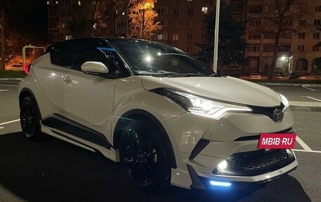 Toyota C-HR I рестайлинг, 2017 год, 2 600 000 рублей, 3 фотография