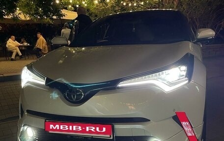 Toyota C-HR I рестайлинг, 2017 год, 2 600 000 рублей, 2 фотография