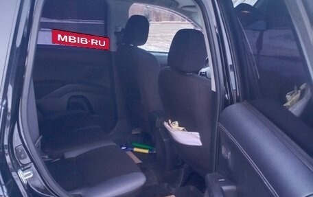 Mitsubishi Outlander III рестайлинг 3, 2011 год, 1 385 000 рублей, 27 фотография