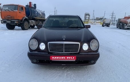 Mercedes-Benz E-Класс, 1998 год, 950 000 рублей, 3 фотография