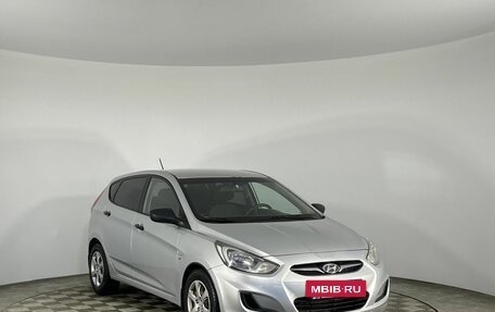 Hyundai Solaris II рестайлинг, 2011 год, 820 000 рублей, 2 фотография