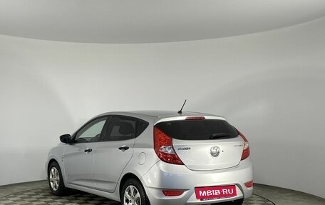 Hyundai Solaris II рестайлинг, 2011 год, 820 000 рублей, 6 фотография