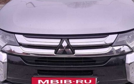 Mitsubishi Outlander III рестайлинг 3, 2016 год, 1 900 000 рублей, 8 фотография