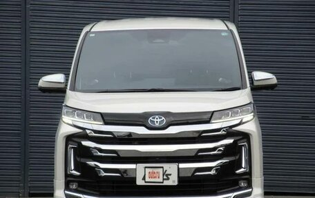 Toyota Noah, 2023 год, 5 250 000 рублей, 2 фотография