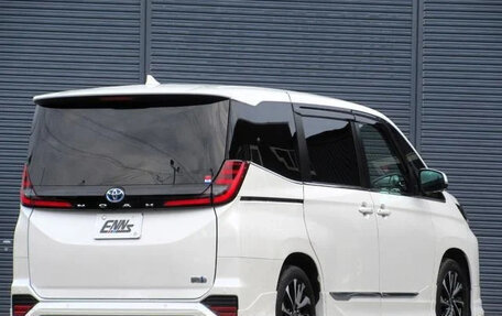 Toyota Noah, 2023 год, 5 250 000 рублей, 5 фотография