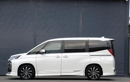 Toyota Noah, 2023 год, 5 250 000 рублей, 8 фотография