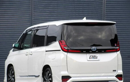 Toyota Noah, 2023 год, 5 250 000 рублей, 7 фотография