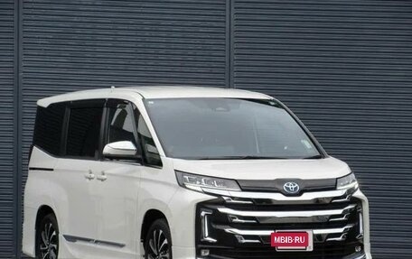 Toyota Noah, 2023 год, 5 250 000 рублей, 3 фотография