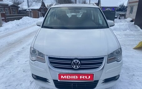 Volkswagen Touran III, 2007 год, 730 000 рублей, 1 фотография