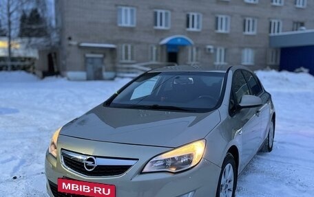 Opel Astra J, 2011 год, 780 000 рублей, 2 фотография