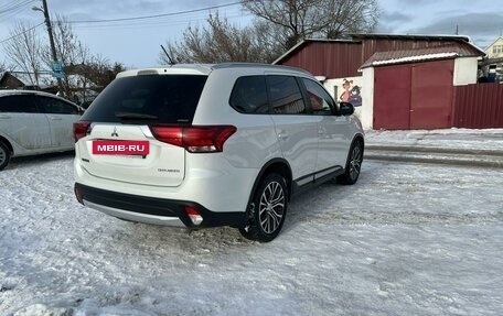 Mitsubishi Outlander III рестайлинг 3, 2016 год, 1 980 000 рублей, 2 фотография