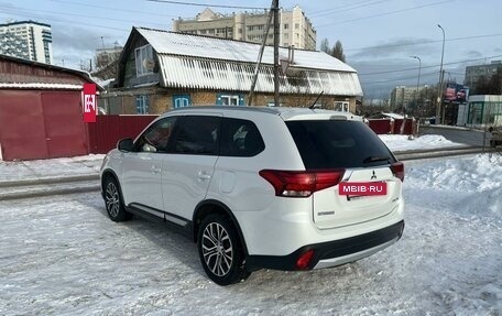 Mitsubishi Outlander III рестайлинг 3, 2016 год, 1 980 000 рублей, 5 фотография