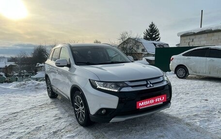 Mitsubishi Outlander III рестайлинг 3, 2016 год, 1 980 000 рублей, 3 фотография