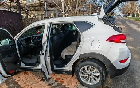 Hyundai Tucson III, 2017 год, 2 200 000 рублей, 2 фотография