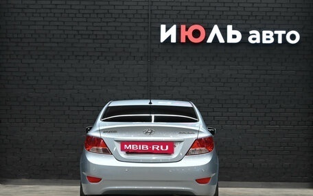 Hyundai Solaris II рестайлинг, 2011 год, 690 000 рублей, 5 фотография