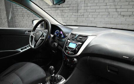 Hyundai Solaris II рестайлинг, 2011 год, 690 000 рублей, 13 фотография