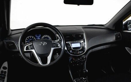 Hyundai Solaris II рестайлинг, 2012 год, 690 000 рублей, 19 фотография