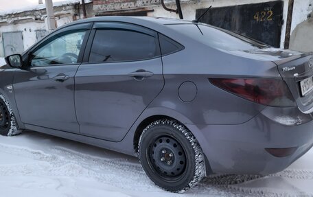 Hyundai Solaris II рестайлинг, 2013 год, 870 000 рублей, 3 фотография