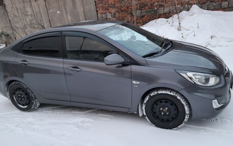 Hyundai Solaris II рестайлинг, 2013 год, 870 000 рублей, 2 фотография