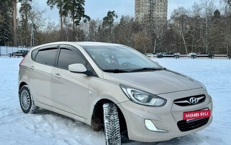 Hyundai Solaris II рестайлинг, 2011 год, 760 000 рублей, 2 фотография