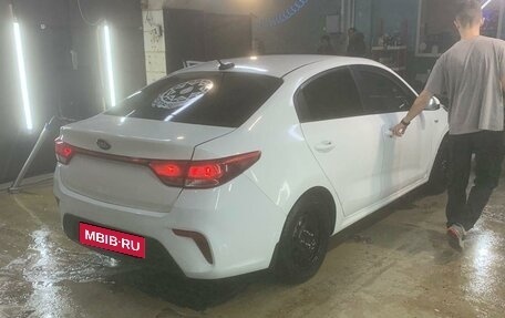 KIA Rio IV, 2018 год, 1 300 000 рублей, 2 фотография