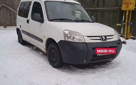 Peugeot Partner II рестайлинг 2, 2010 год, 700 000 рублей, 2 фотография