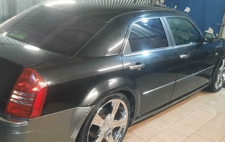 Chrysler 300C II, 2004 год, 680 000 рублей, 8 фотография