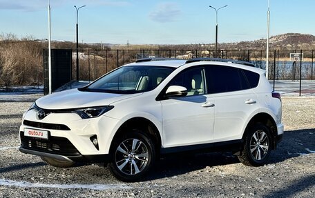 Toyota RAV4, 2017 год, 2 499 000 рублей, 2 фотография