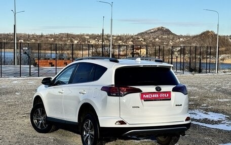 Toyota RAV4, 2017 год, 2 499 000 рублей, 3 фотография