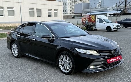 Toyota Camry, 2020 год, 3 345 000 рублей, 2 фотография