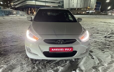 Hyundai Solaris II рестайлинг, 2013 год, 909 999 рублей, 1 фотография