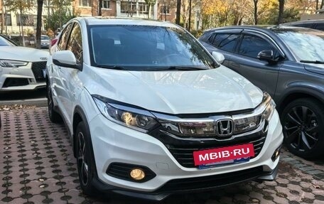 Honda Vezel, 2021 год, 1 750 000 рублей, 2 фотография