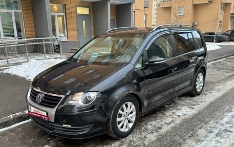 Volkswagen Touran III, 2010 год, 770 000 рублей, 1 фотография