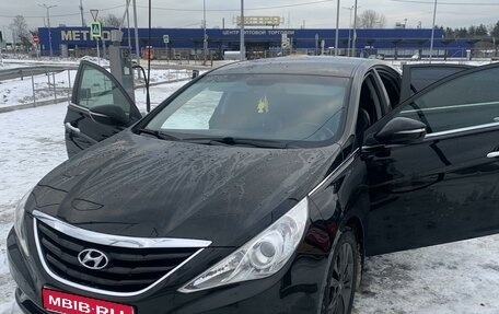 Hyundai Sonata VI, 2010 год, 950 000 рублей, 1 фотография