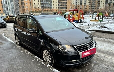 Volkswagen Touran III, 2010 год, 770 000 рублей, 3 фотография