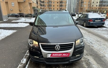 Volkswagen Touran III, 2010 год, 770 000 рублей, 2 фотография