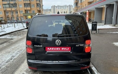 Volkswagen Touran III, 2010 год, 770 000 рублей, 6 фотография