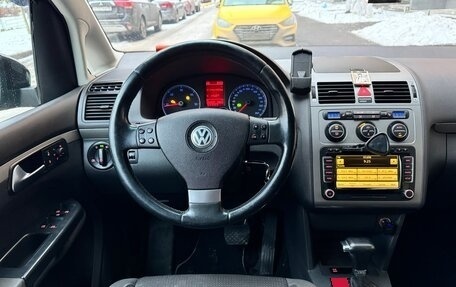 Volkswagen Touran III, 2010 год, 770 000 рублей, 11 фотография