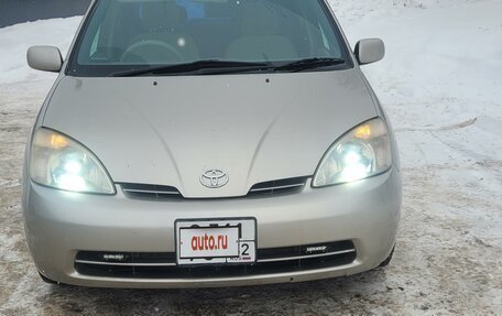 Toyota Prius IV XW50, 2003 год, 490 000 рублей, 2 фотография